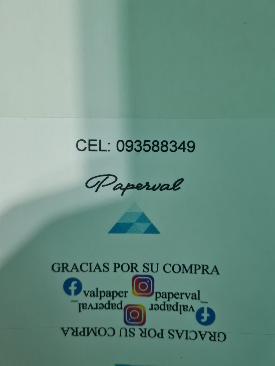 paperval1's tweet photo. Ya llega la #Navidad y para los regalos papel Navideño en Fundas de 20  hojas mismo diseño tamaño 0,70 cm por 0,60 cm consulta al wasap 093588349 https://t.co/PYDnzkKxWk