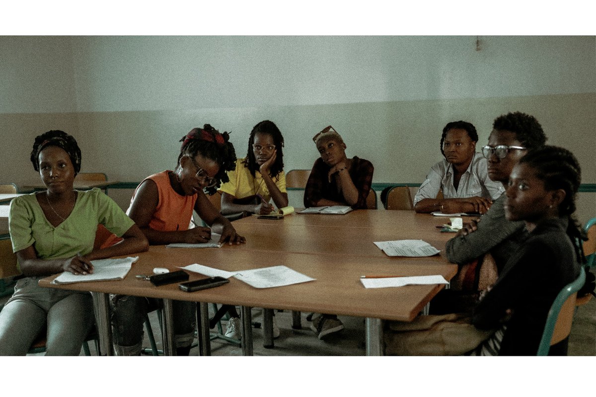 Nous sommes contents d’initier ces 9 femmes au métier de la photographie dans le cadre des Rencontres du Documentaire en Haïti. Un grand merci à notre formateur Joseph Odelyn. 

Ici, quelques images de la deuxième journée. 
#RDD2023 #RDD5ANS
@ifhpap  @fokalayiti  <a href="/kitmediashaiti/">KitMédias</a>