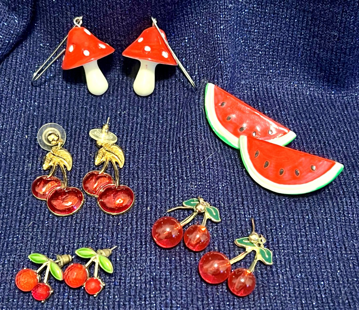 COOL RETRO #Jewelry LOT #Earrings 5 Pair Pierced Cherries Watermelon Mushroom 

#giftable #giftideas #uniquegifts #stockingstuffers #popculture #supermariobros #redandwhitemushroom #pacman #cherries #watermelon #gaggift #fungift #giftideas 

ebay.com/itm/2665311793… #eBay