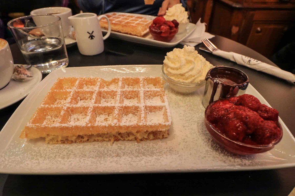 Top 3 reasons to visit Brussels? Plenty of delicious waffles, chocolate, and beer...

Read more 👉 bit.ly/3DYBcSA

#Brussels #Belgium #travel #traveltips