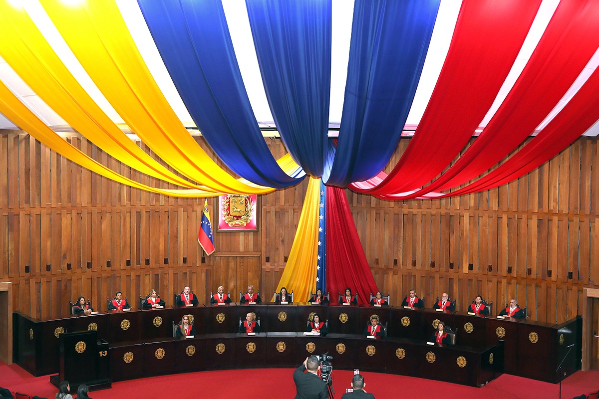 TSJ_Venezuela's tweet photo. TSJ emite Acuerdo que celebra la masiva participación popular y magníficos resultados del referéndum en defensa de la Guayana Esequiba https://t.co/9Lwv34Gw5N

#TSJAvanza https://t.co/h1hi4qAvYB