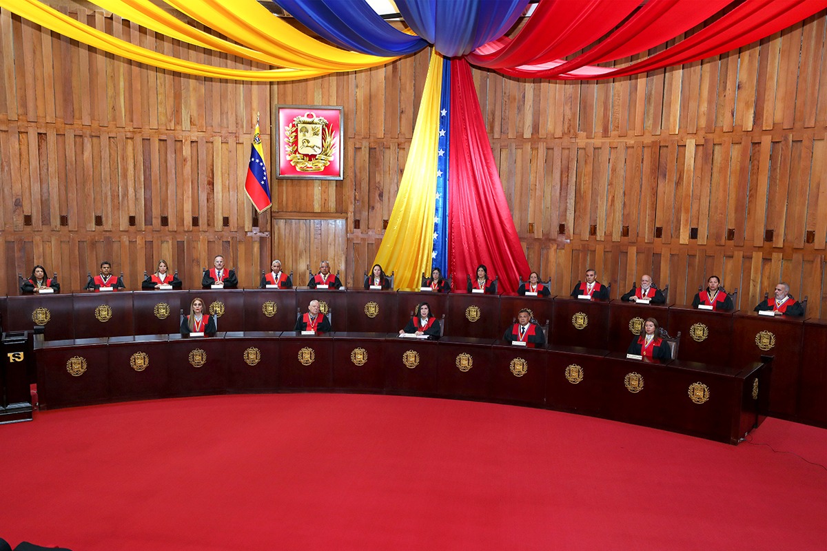 TSJ emite Acuerdo que celebra la masiva participación popular y magníficos resultados del referéndum en defensa de la Guayana Esequiba tsj.gob.ve/-/tsj-emite-ac…

#TSJAvanza
