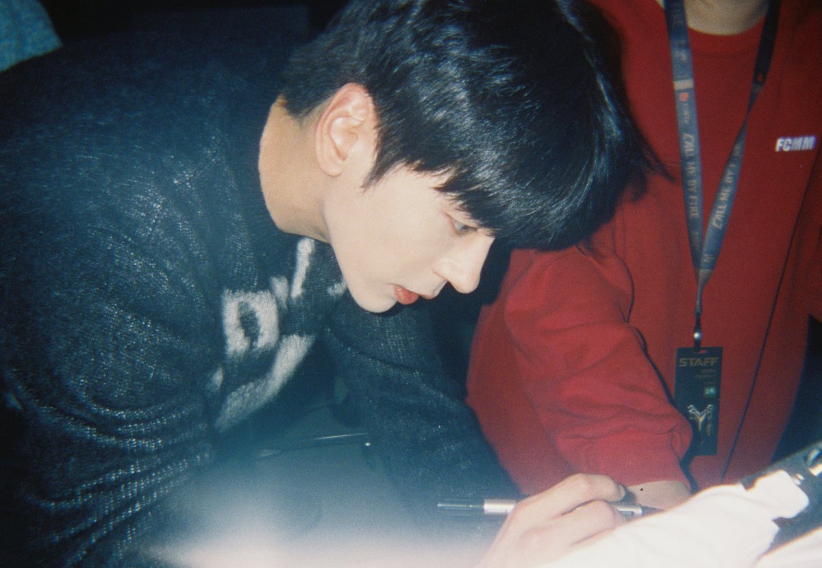 WzmOfficial_'s tweet image. [🔥] 

⚔️ 一些来自Boss的胶片记忆🎞️
✨ #披荆斩棘3 #CallMeByFire 

꒰ঌ┈┈┈┈┈┈┈┈┈┈┈┈┈ ໒꒱

#魏哲鸣 #魏哲鳴 #WeiZheming #위철명 #เว่ยเจ๋อหมิง #ウェイ・ジャーミン #MilesWei