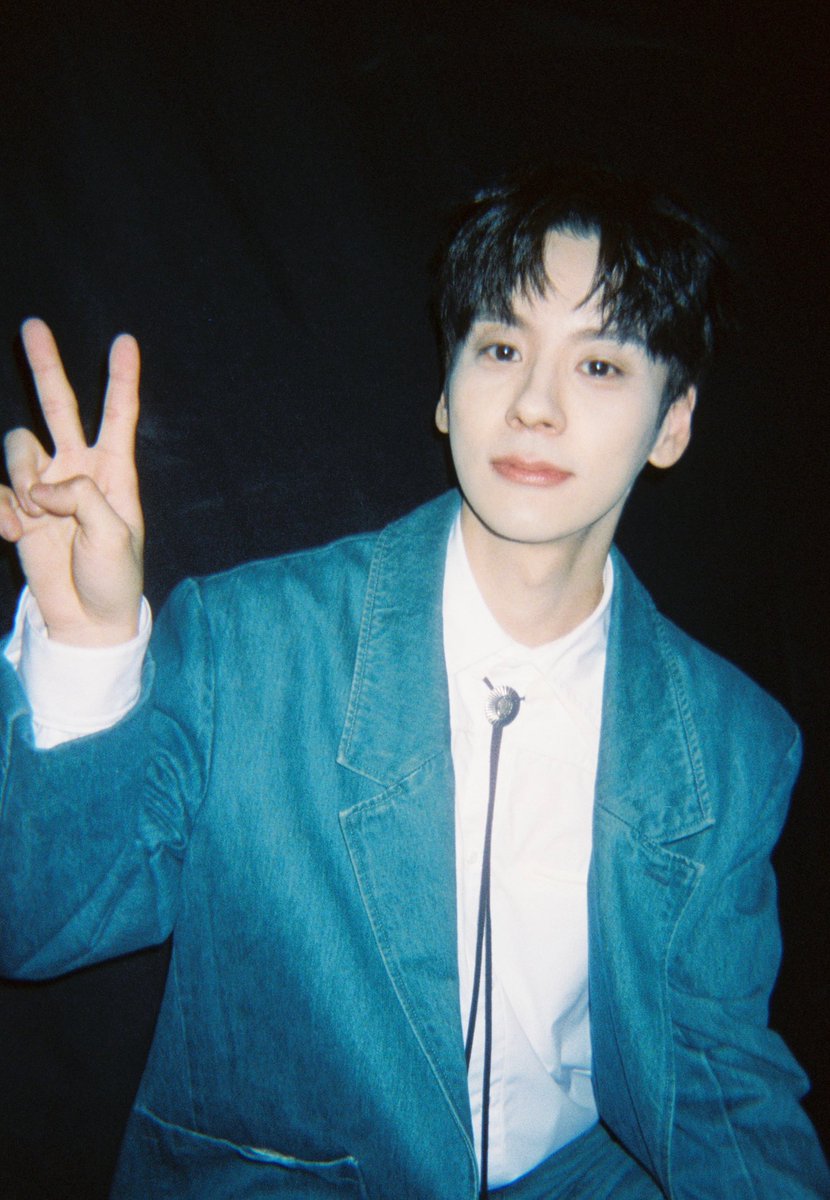 WzmOfficial_'s tweet image. [🔥] 

⚔️ 一些来自Boss的胶片记忆🎞️
✨ #披荆斩棘3 #CallMeByFire 

꒰ঌ┈┈┈┈┈┈┈┈┈┈┈┈┈ ໒꒱

#魏哲鸣 #魏哲鳴 #WeiZheming #위철명 #เว่ยเจ๋อหมิง #ウェイ・ジャーミン #MilesWei