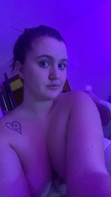 I gotta shower, my shows always end up in my being covered in saliva 😭🥺💗 https://t.co/eqp4n9FoA3