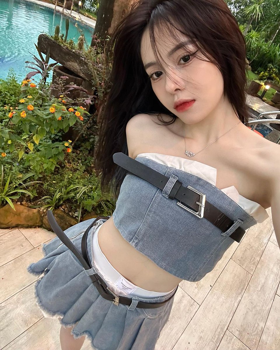 ThuanHoang70's tweet photo. Em mặc áo như vậy anh có thích không📷
#fypシ゚
#dễthương
#traiđẹp
#vacaiket
#babygirll
#gym
#babylove
#fybシviral
#yêu_cầu_công_việc
#healthylifestyle
#ĐẸP
#xuhuong
#lecirque https://t.co/EDHK3ByKvM