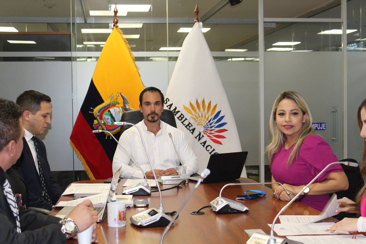 RRIIMovilidadAN's tweet photo. Nuestros honorables Asambleístas cerraron el día de trabajo en la Comisión @RRIIMovilidadAN aprobaron el plan de trabajo del periodo 2023-2025, Estos proyectos aseguran los derechos de nuestros hermanos migrantes. #MovilidadHumana #LeyesJustas #EcuadorFuerte #MovilidadHumana https://t.co/kWpm2763Ou