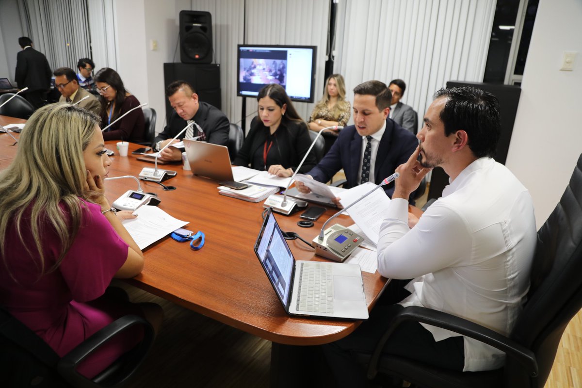 RRIIMovilidadAN's tweet photo. Nuestros honorables Asambleístas cerraron el día de trabajo en la Comisión @RRIIMovilidadAN aprobaron el plan de trabajo del periodo 2023-2025, Estos proyectos aseguran los derechos de nuestros hermanos migrantes. #MovilidadHumana #LeyesJustas #EcuadorFuerte #MovilidadHumana https://t.co/kWpm2763Ou