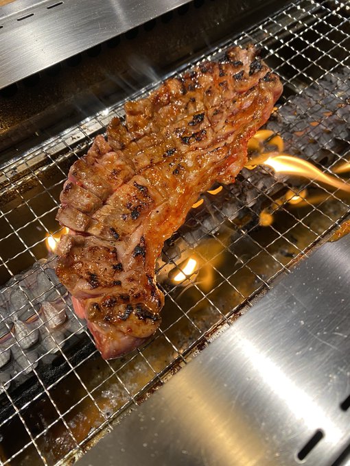おはようございます。 昨日は焼肉食べて絶好調！ かと思いきや少々の胃もたれとむくみでどんより朝でした。若い時は胃もたれなんてしたことなかったなぁ(＞＜) https://t.co/3tfrvVliRN<a href="/tag/%E9%BB%92%E3%83%91%E3%83%B3%E3%82%B9%E3%83%88"class="tags"><span>#黒パンスト</span></a><a href="/tag/%E4%B8%8D%E8%AC%B9%E6%85%8E%E3%81%AA%E5%96%AA%E6%9C%8D%E3%81%AE%E5%A5%B3"class="tags"><span>#不謹慎な喪服の女</span></a>