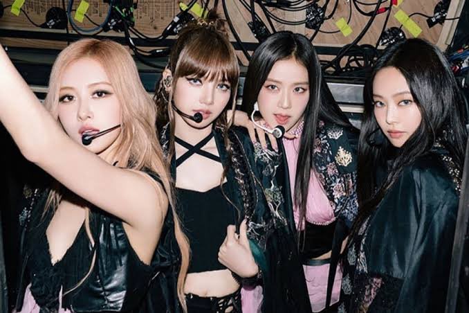 dailyfangurLife's tweet photo. ‼️GIVEAWAY‼️

dalam rangka blackpink stay together aku mau GA😭🖤🩷

PRIZE
🫧1 Digipack Born Pink (sealed, random member) for 1 winner

RULES
🫧follow me
🫧rt + like 
🫧BLINK INA only

end: 20.00, good luck🖤🩷 https://t.co/YOrhYieuGU