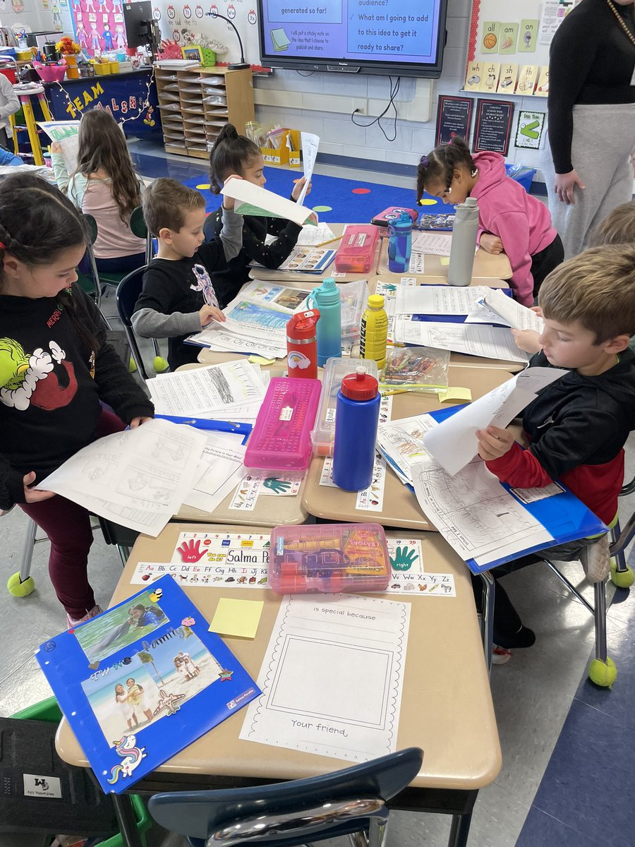 ENLFAIRFIELD's tweet photo. Big day in 1st grade! We selected our first piece to continue the writing process on! The students loved reflecting on past lessons and enjoy selecting a piece to work on that they are passionate about! @MissJaeger814 #Selecting #schoolwide #writing #ENLFFE https://t.co/OD9hcvNdwt