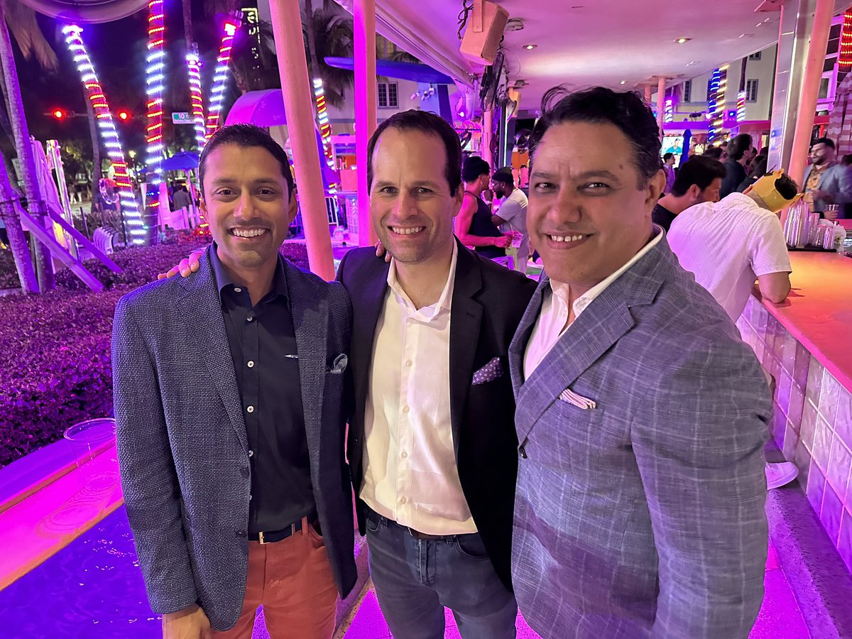 Had a wonderful time at the Cleveland Clinic skull base course in Florida. The perfect event to mark the (almost) half way mark of the most wonderful fellowship with these incredibly talented surgeons and mentors. @PabloRecinosMD @varunkshettry @MdSindwani @TroyWoodardMD