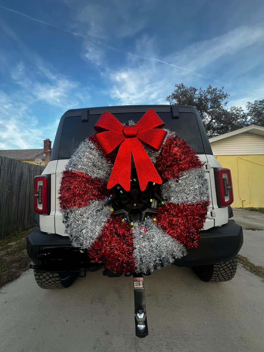 phoebesaid's tweet photo. Merry Christmas. 🎄 

📷 Kellianne Loar, @Ford Bronco owner
@freep @freepautos https://t.co/kBbwMNU5BG