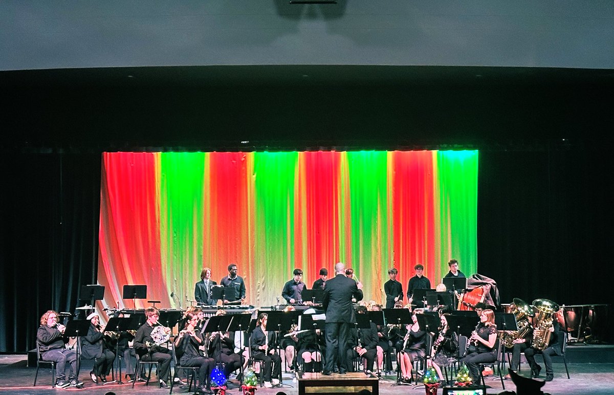 wcsFvHSlh's tweet image. What a performance by our band and guitar students!   Thank you to Mr. Kinzer for coming out and supporting fine arts!  Great job to Mr. Judd and students!   You continue to amaze me with each performance!  #jacketpride