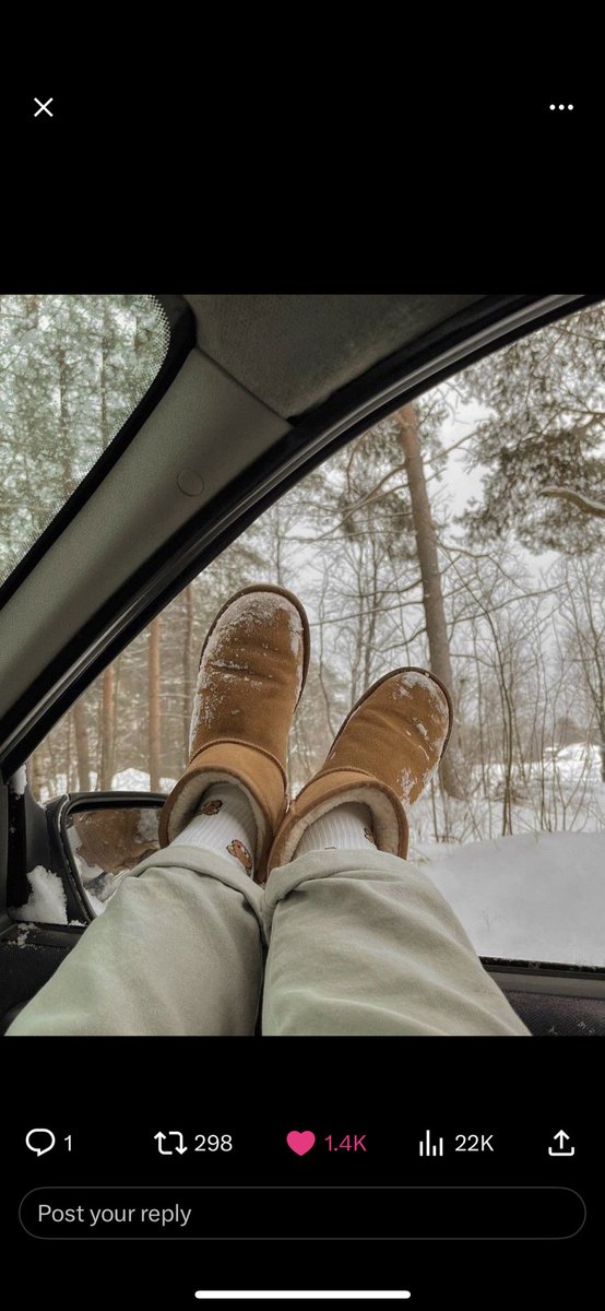 StyledbyLissy's tweet photo. Winter vibes! Cozying up when the weather is cold is an ideal way to spend your evenings! 
#Winterfashion #Uggs #Fashion https://t.co/Was2o37Qyy