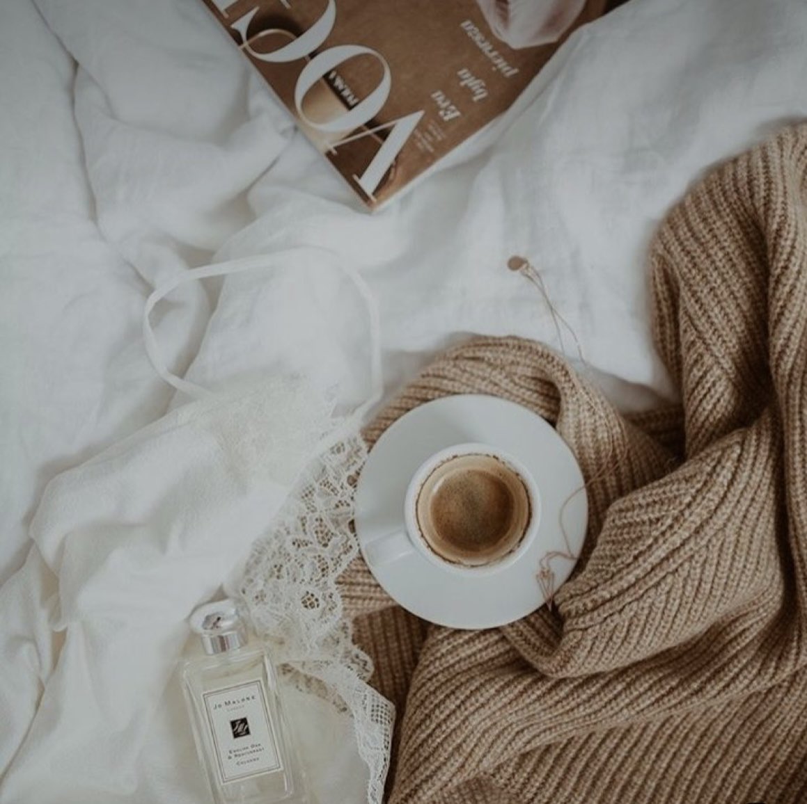 StyledbyLissy's tweet photo. Winter vibes! Cozying up when the weather is cold is an ideal way to spend your evenings! 
#Winterfashion #Uggs #Fashion https://t.co/Was2o37Qyy