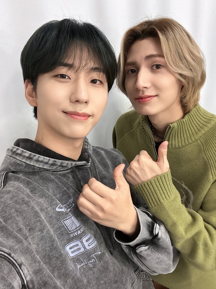 XH_official's tweet photo. [ #Xtra_Scenes ]

이랬는데 ➡ 요래됐슴당✨
다시 돌아온 XQXA 2주년 스페셜 에디션❤

2년간의 변화를 요모조모 살펴보는 재미🤗
지금 바로 영상에서 확인해 보세요〰

#XdinaryHeroes #엑스디너리히어로즈
#브레이크_없이_달려온_우리의_2주년
#2YearsXH_RockWillNeverDie
#2YearsWithXdinaryHeroes
#WE_ARE_ALL_HEROES