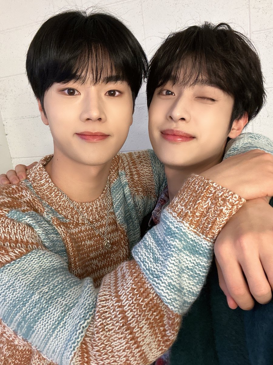 XH_official's tweet photo. [ #Xtra_Scenes ]

이랬는데 ➡ 요래됐슴당✨
다시 돌아온 XQXA 2주년 스페셜 에디션❤

2년간의 변화를 요모조모 살펴보는 재미🤗
지금 바로 영상에서 확인해 보세요〰

#XdinaryHeroes #엑스디너리히어로즈
#브레이크_없이_달려온_우리의_2주년
#2YearsXH_RockWillNeverDie
#2YearsWithXdinaryHeroes
#WE_ARE_ALL_HEROES