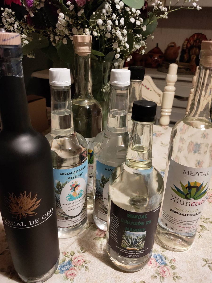 Lo que deja un diplomado de mezcal, estoy bien feliz porque aprobé, ahora sí puedo decir: "merezco abundancia de mezcal"...y en serio estuvo bien pesado.