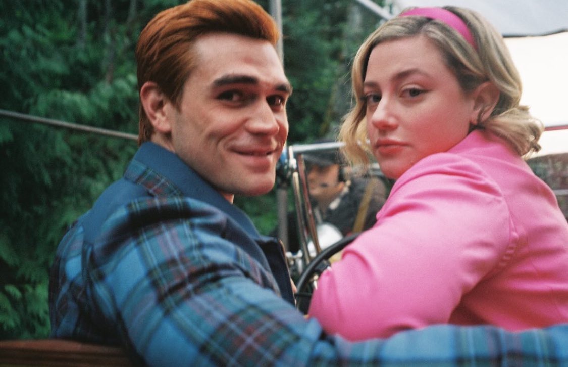 Barchiedaily's tweet photo. BARCHIE NATION WAKE UP! #RIVERDALE https://t.co/arult2g0pO