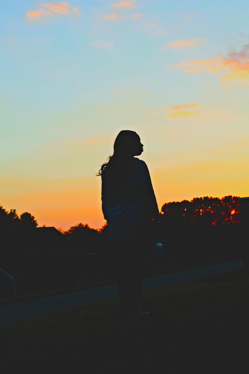 aagordonphotos's tweet photo. I’m collaborating with an author to design a cover for a book. Here are a few images from
the book cover photoshoot. #TheBeautifulOne #photoshoot #photography #photographer #amazingaagphotography #bookcoverphotography #portrait #lightandshadow #sunset #autumn #silhouette https://t.co/BaTIfSBxkk
