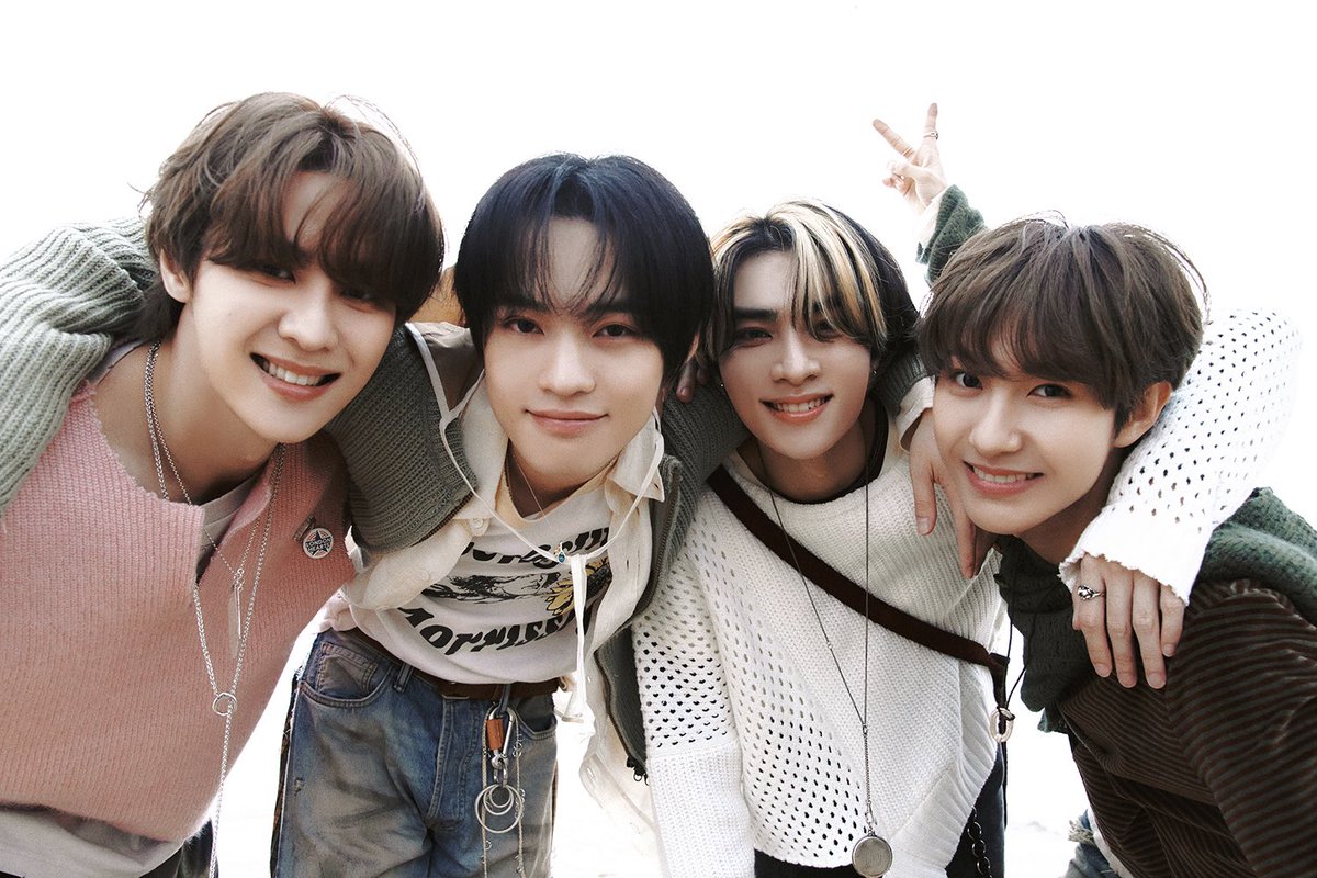 NCT 쿤·샤오쥔·런쥔·천러, 신곡 ‘Marine Turtle’ 오늘 오후 6시 음원+MV 공개!
지친 마음 따뜻하게 안아줄 연말 음악 선물!

entertain.naver.com/read?oid=112&a…

#NCTU #蓝洋海龟 #MarineTurtle
#NCTU_MarineTurtle
#KUN #XIAOJUN #RENJUN #CHENLE 
#쿤 #샤오쥔 #런쥔 #천러
#NCT #NCTDREAM #WayV
