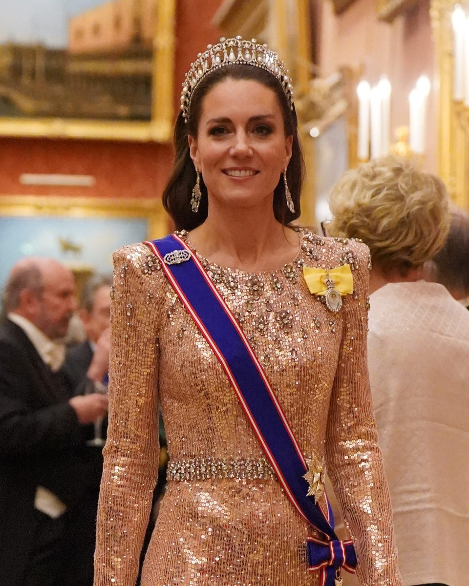 enews's tweet photo. From one Princess of Wales to another. 👑 https://t.co/vmJqBp9kAh (📷: Getty) https://t.co/TgPpKMUcS4