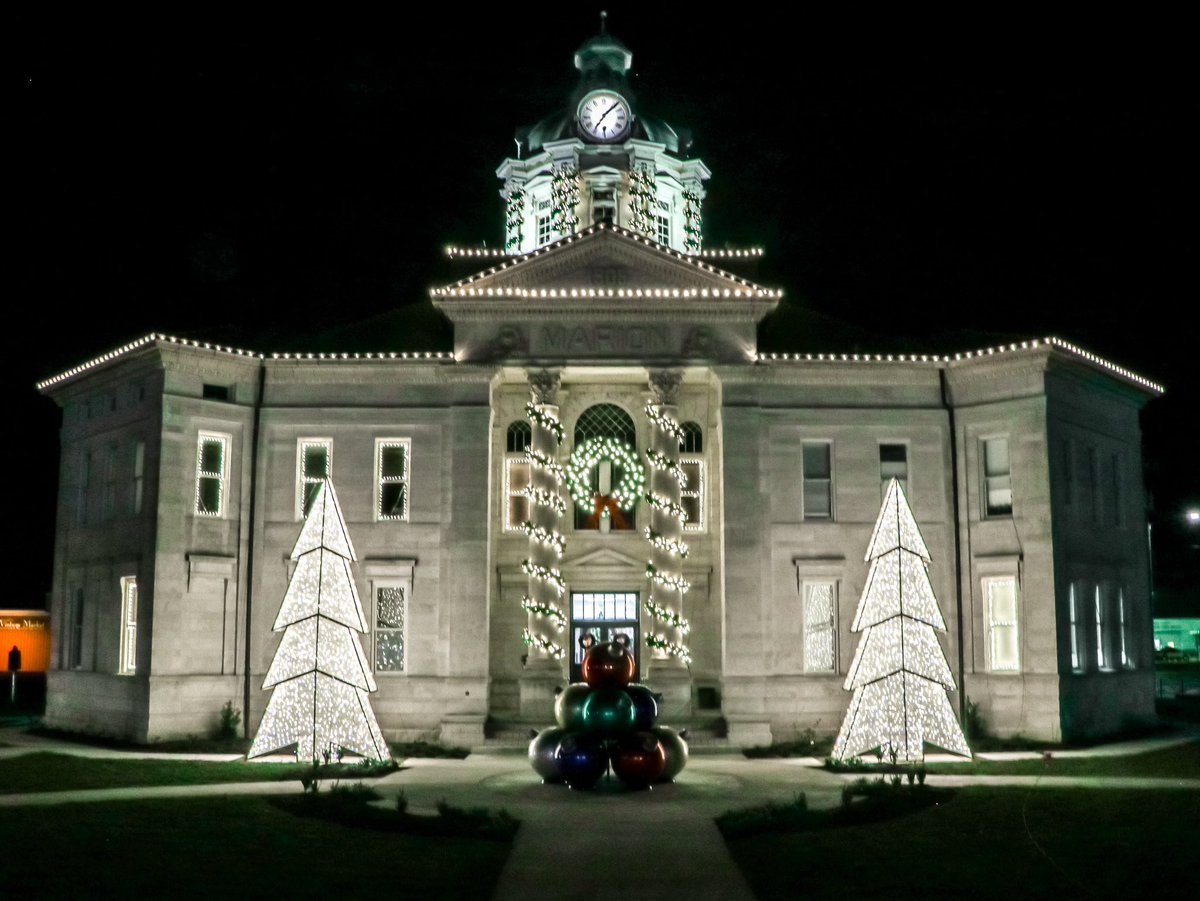 marsh413's tweet image. Marion County Courthouse at Christmas