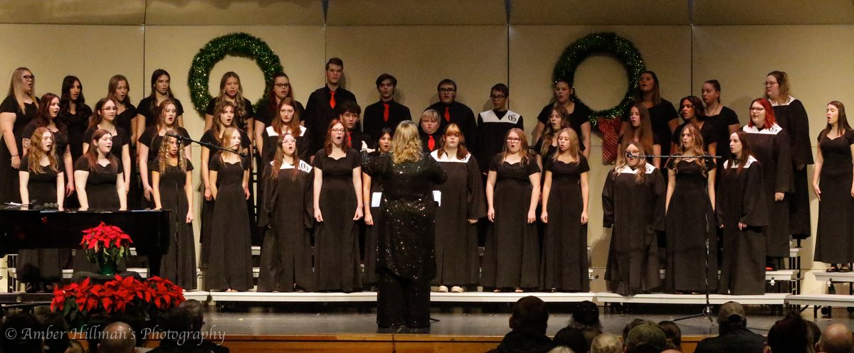 SuperbCupcake's tweet photo. Winter Concert put on by @GHS_Falcons and @GrahamMidSchool Choirs pictures are up on my Facebook. Feel free to share and tag @GrahamSchools @GuidanceHS @ghsfalconyb  https://t.co/RuCxUzUPY8  #hillmanfamcountrylife #highschool #choir #concert #highschoolchoir https://t.co/9klmTJZApf