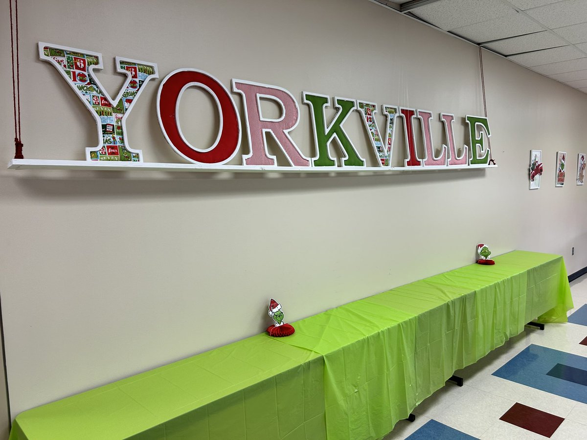 linardoin's tweet photo. It’s the “12 Days of Christmas” at @YorkJHCISD.  We are having the best time spoiling our staff. Everyday is a new surprise!! https://t.co/yrzL4GcZbL