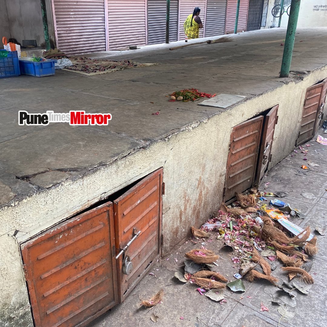 ThePuneMirror's tweet photo. Despite spending crores of rupees on their development, the Pune Municipal Corporation (PMC) has failed to provide adequate security at its cultural centres, hospitals, and gardens. This is evident from the deplorable condition of these public properties. The civic body’s carelessness is resulting in damage to these structures. 

The neglect is evident in places like Kothrud, where PMC-funded spaces are left unguarded, highlighting the lackadaisical approach of the civic body in maintaining the structures. “Crucial assets like houses built under the JNNURM scheme in various locations suffer from lack of security, leading to theft and vandalism

Read more on https://t.co/B1dexGIyEo

#PMC #PublicFacilities #SecurityMeasures #DamagedStructures