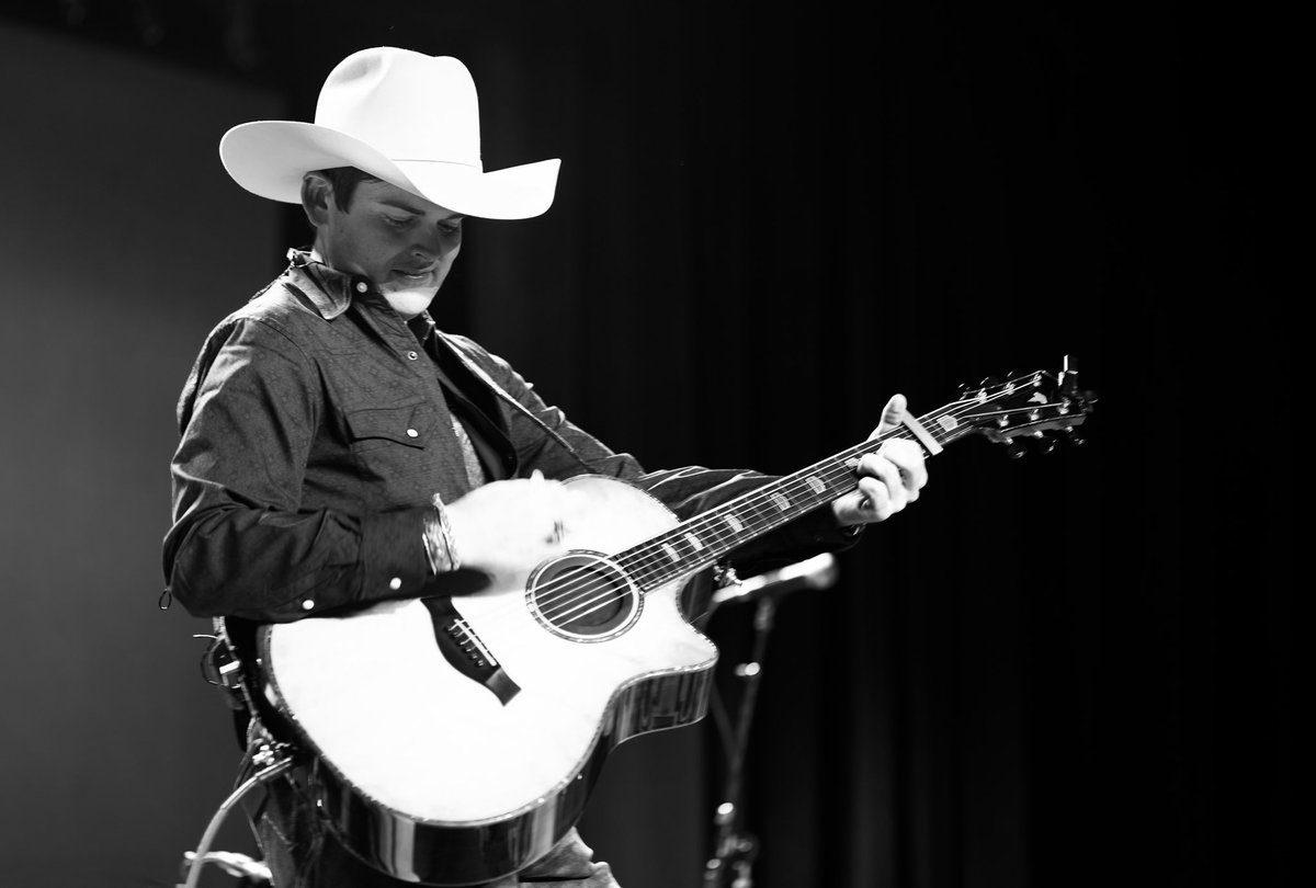 Case_Hardin's tweet photo. Just a kid with a dream ๐ญ๐ธ
#casehardin #texas #texascountry #texascountrymusic #countrymusic #country #singersongwriter #songwriter #singer #livemusic #dancehall #dancehallmusic #dance #honkytonk #honkytonkmusic #hyosilver #vexilbrand #cowboy #cowboymusic #rodeo #newmusic #beenthere