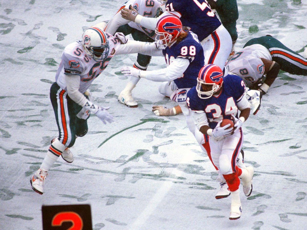 FB_Helmet_Guy tweet media