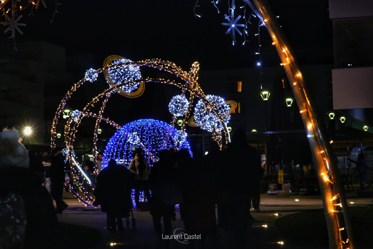 #villedalès #fetesdenoel #illumination #streetphotography #noel #fetes #guirlandes #Decorations