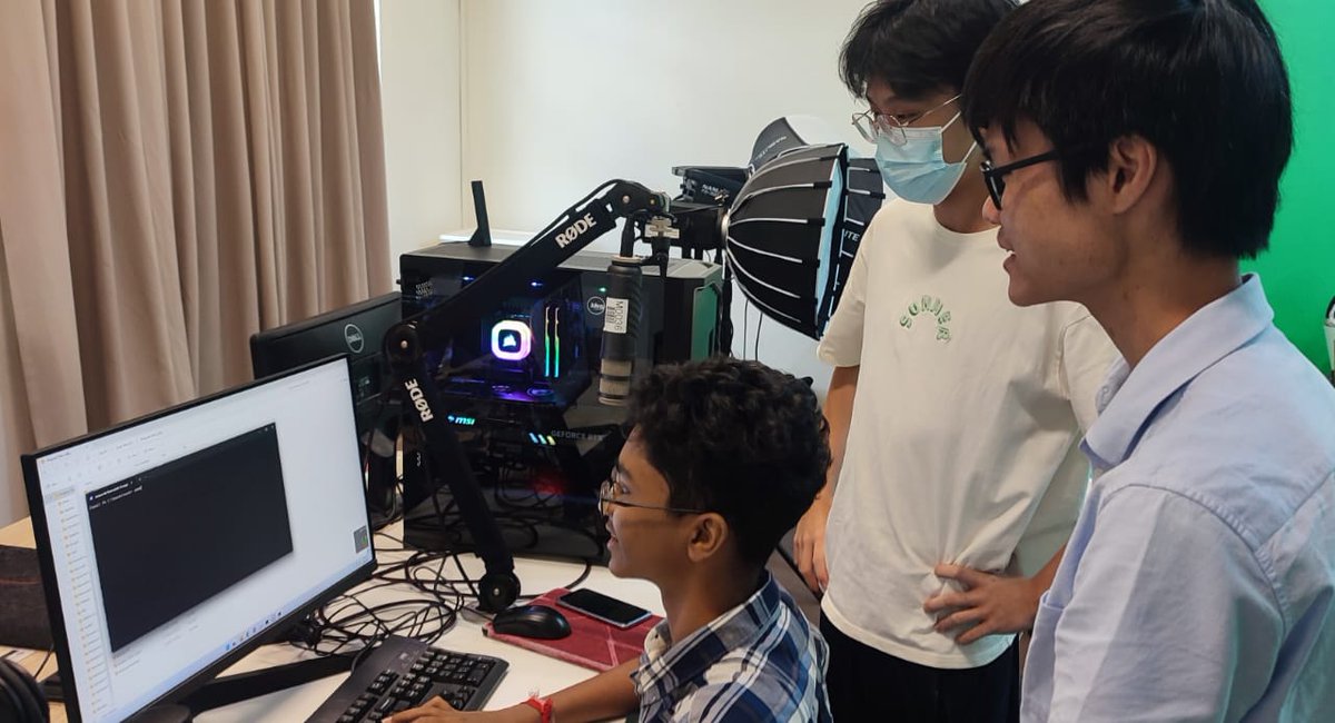siekee_lau's tweet photo. Our new device dedicated to AI processing has arrived. Our students could wait and had to get on immediately and deploy the car plate recognition system that they are working on https://t.co/vbUi83Bhq8