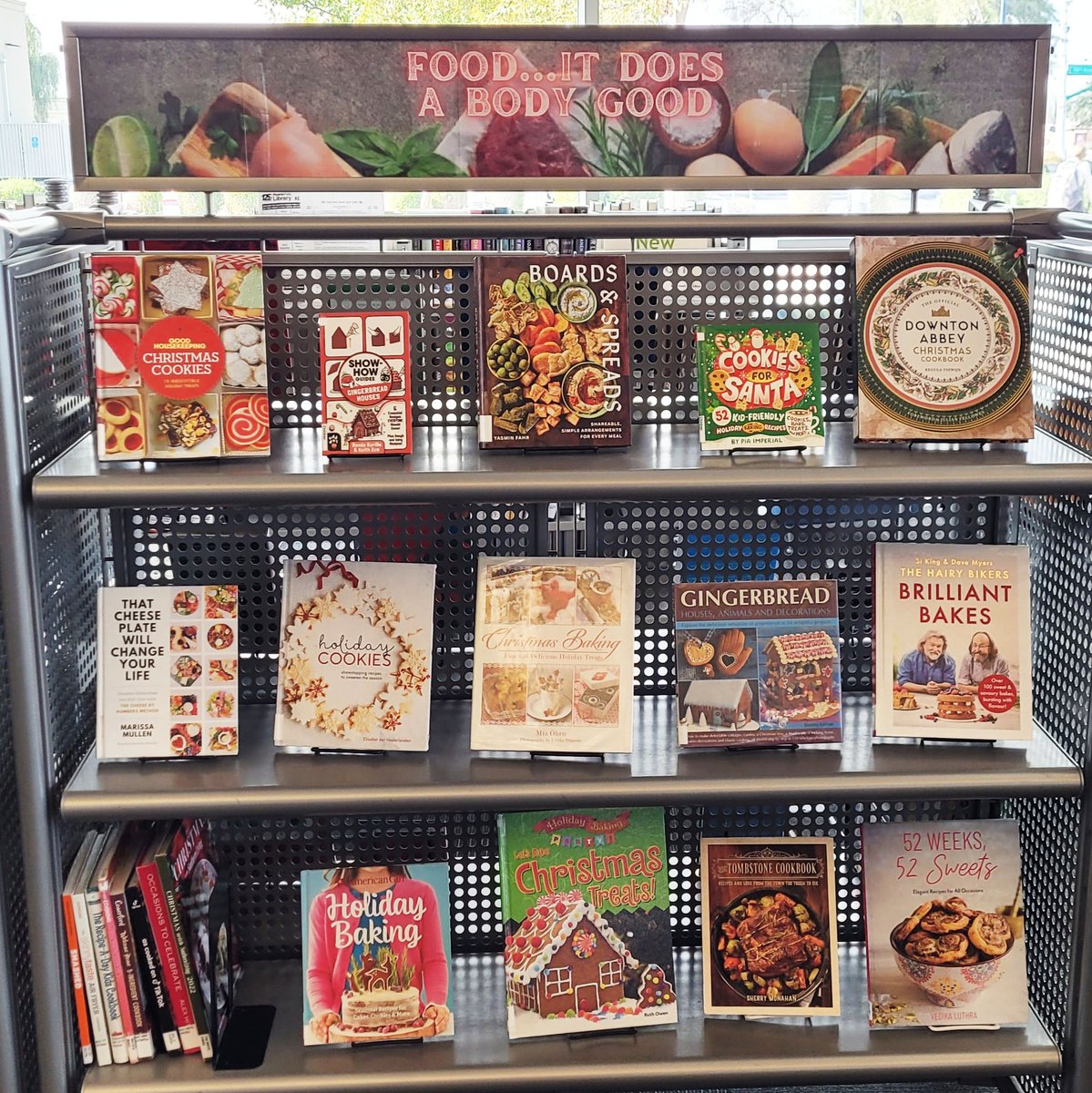 PhxLibrary's tweet photo. Looking for holiday food ideas? Dazzle your table with a title from Food… It Does a Body Good, on display now at #JuniperLibrary. Happy eating! https://t.co/Gx1g43d2xj #JustReadPPL #PhoenixPublicLibrary #Phoenix #PHX https://t.co/fADAaW595f