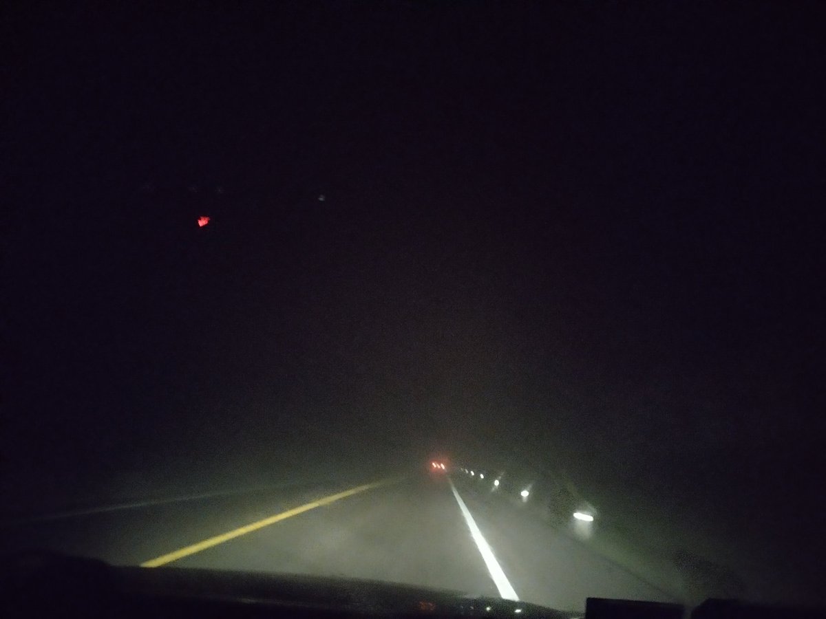 ChiapasMeteo's tweet photo. Extremen precauciones 🚧
Reducción de la visibilidad por densos bancos de niebla entre Ocozocoautla y Berriozábal #Chiapas, principalmente en el tramo del crucero de la @Enaproc al crucero de Berriozábal.
#Coita #Berrio #Niebla #Carretera https://t.co/oM3N0avF2R