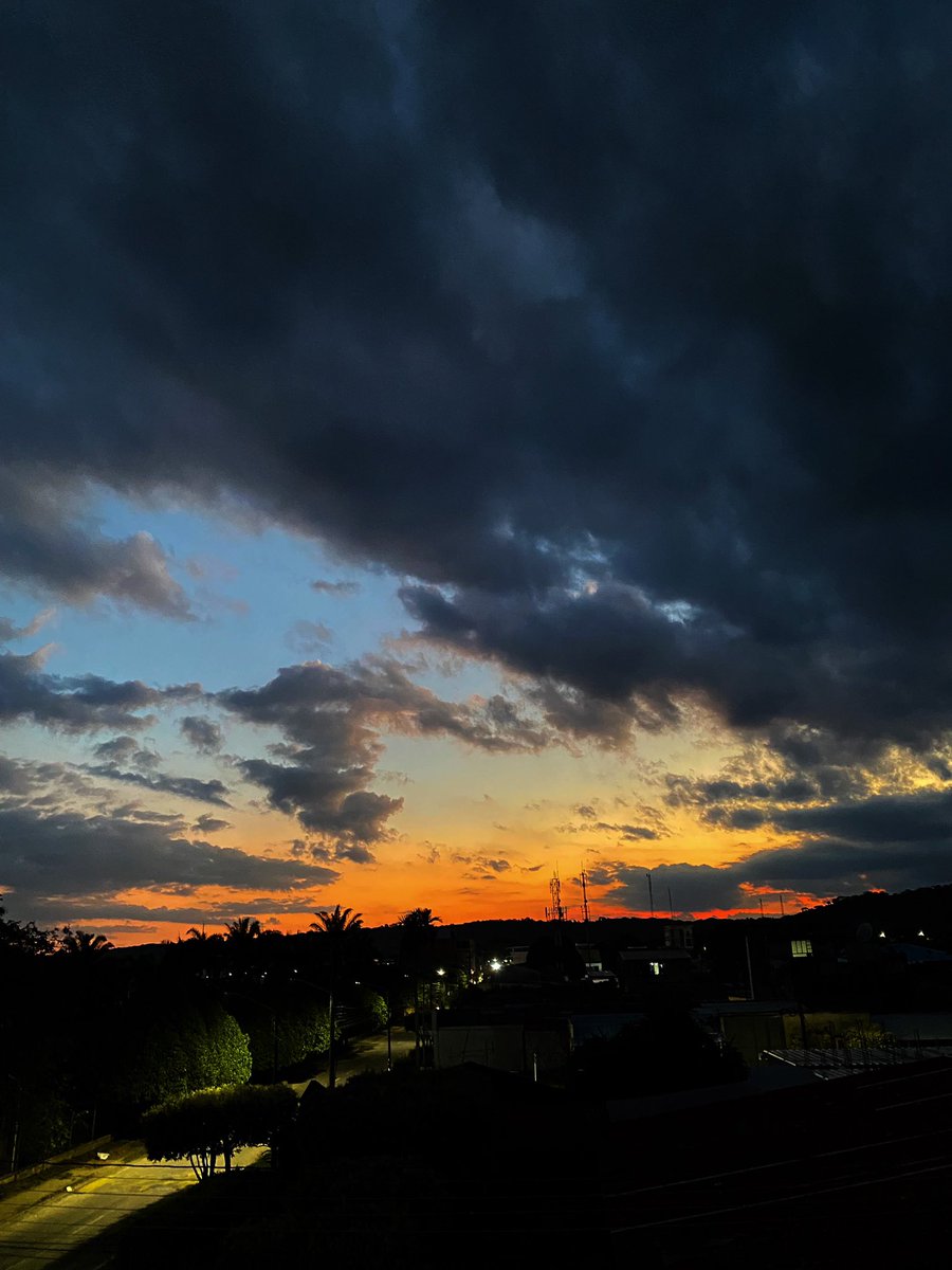 lautt222's tweet photo. Cada atardecer es más lindo que el anterior 😍🌇 https://t.co/H4KeNmRd7G