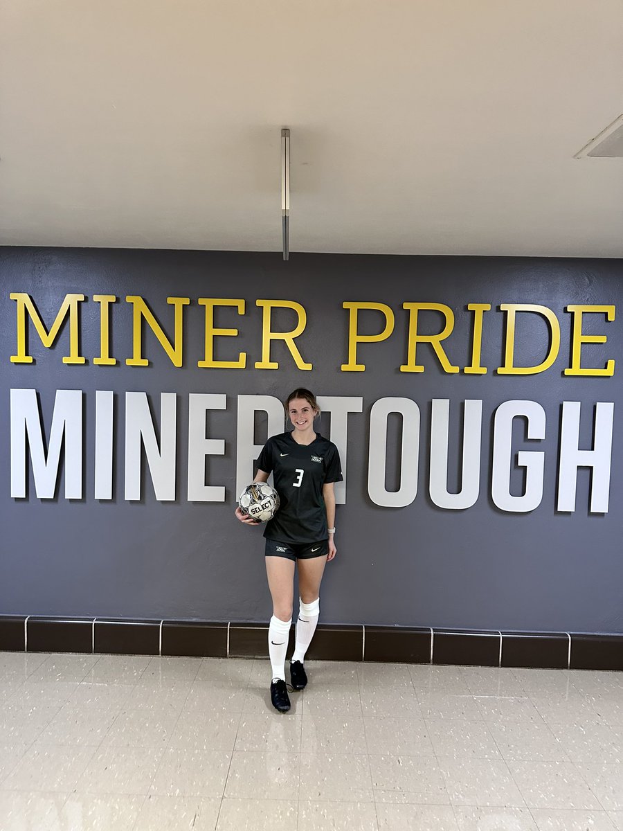 CarlyeBen06's tweet photo. I am so excited to announce my verbal commitment to continue my academic and athletic career at Missouri S&amp;T!! Thank you to my teammates, coaches, and most importantly my family for all their support and sacrifices! I can't wait for 2025!!! GO Miners 💚💚 https://t.co/di711fLqBD