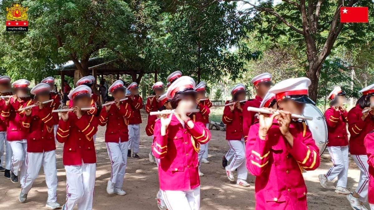 DrSasa22222's tweet photo. PDF၊ ပခုက္ကူခရိုင်၊ ဆေးတပ်ဖွဲ့၊ သင်တန်းဆင်းပွဲ အခမ်းအနားပုံရိပ်များ 
"The brave freedom fighters of Myanmar are not only holding the frontlines of freedom and federal democracy; they are also undertaking intensive medical training to treat the people with human dignity under the Geneva Convention and international laws."
---
Source: #NUG #MOD 
အမှတ်(၁) စစ်ဒေသ၊ ပြည်သူ့ကာကွယ်ရေးတပ်မတော်(PDF)၊ ပခုက္ကူခရိုင်၊ ဆေးတပ်ဖွဲ့၊ ဆေးတပ်သားသင်တန်း အပတ်စဥ် (၁) သင်တန်းဆင်းပွဲ အခမ်းအနားပုံရိပ်များ 

ကာကွယ်ရေးဝန်ကြီးဌာန
အမျိုးသားညီညွတ်ရေးအစိုးရ