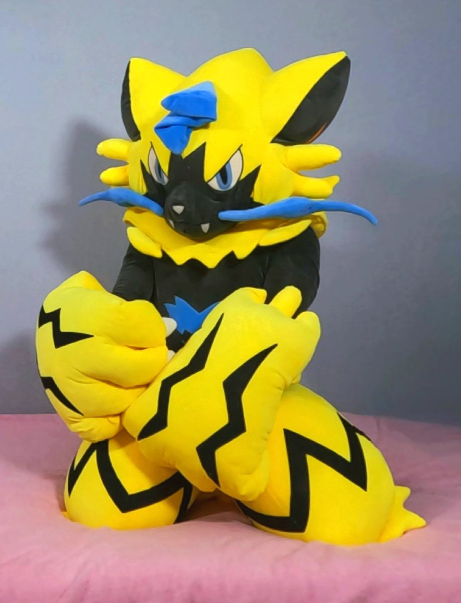 Naomi_Sutsu's tweet image. He&apos;s really comfortable to wear ! ❤️⚡(⁠ ⁠ꈍ⁠ᴗ⁠ꈍ⁠)
i wish i could sleep in it ❤️

#Pokesuit #Plushsuit #Zeraora