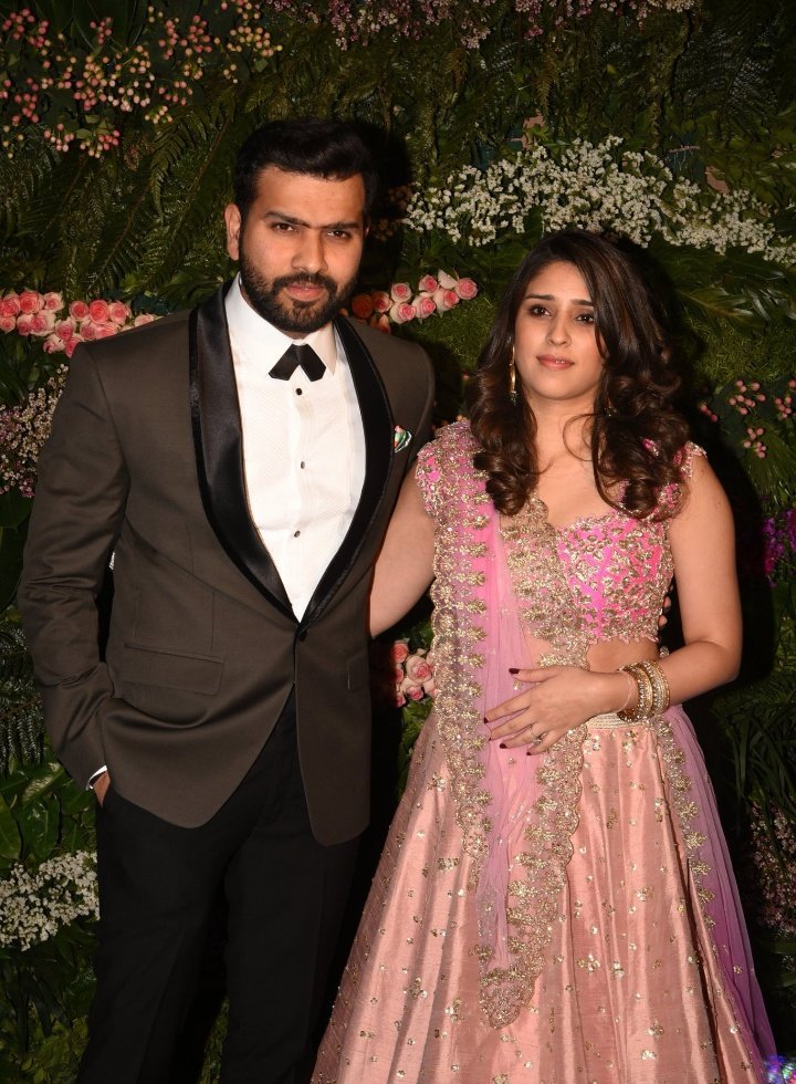 imrock45's tweet photo. @ImRitika45 @ImRo45 @ritssajdeh 👩‍❤️‍👨 https://t.co/JxO5DDSUGI