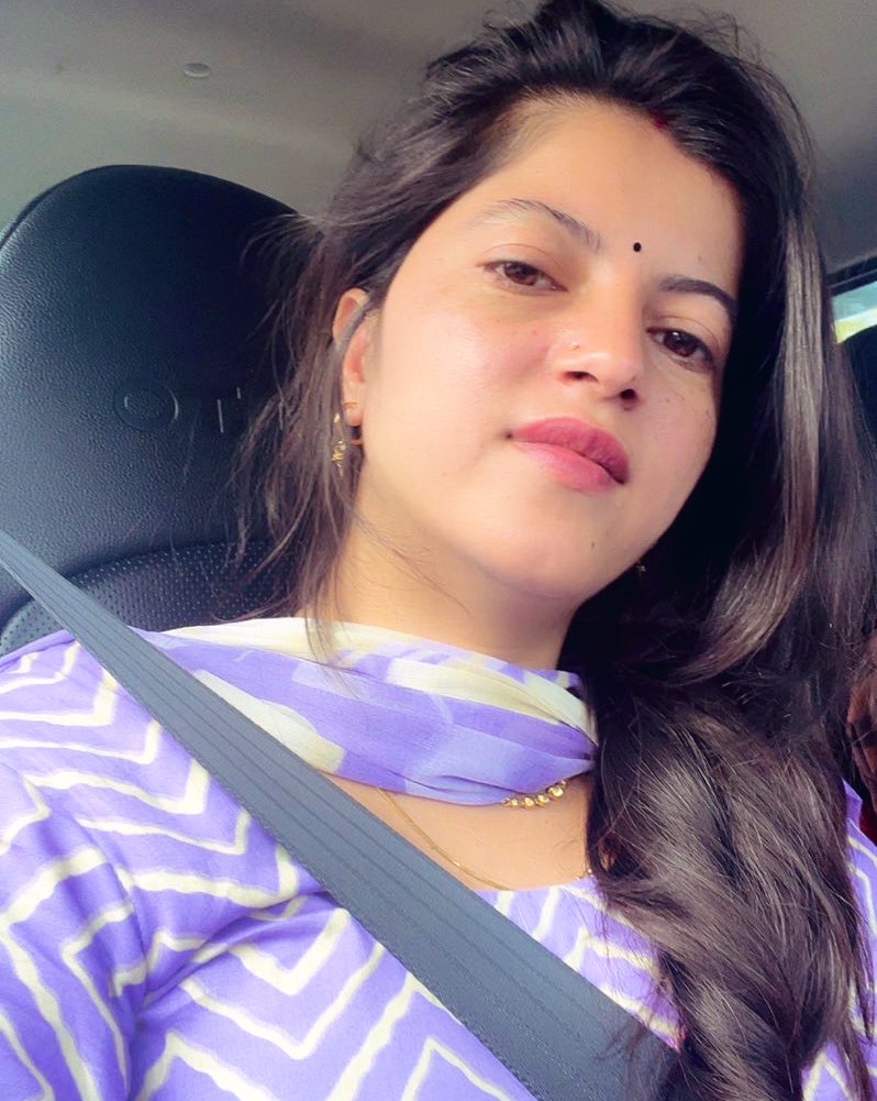 diler_jaatni_'s tweet photo. हमारी तरफ से अपनी नजरें हटा लो,
थोड़ा वक्त्त तो हमें होश में जी लेने दो।🫣🤭🙈😉 https://t.co/ruu5NHopPc