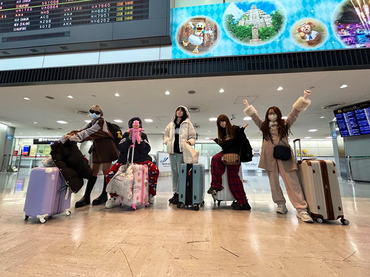 ylmlm_official's tweet photo. 無事帰国!!!!!
日本ただいま!!!!!
#MonsterofDolls #MoD2023
#YoullMeltMore #YLMLM #ゆるめるモ https://t.co/dmPicHa7bc