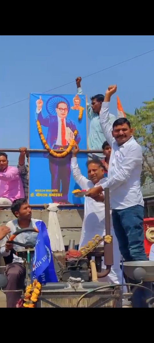 bki_dularam's tweet photo. एकमात्र सुपरहीरो.. 

जिसने सभी के लिए समानता, भाईचारे, स्वतंत्रता और न्याय के लिए लड़ाई लड़ी.. 

हमें(SC ST OBC &amp; It’s Miniority) डॉ. #बाबासाहेब अम्बेडकर को सलाम करना चाहिए

#महापरिनिर्वाणदिवस
#जयभीम https://t.co/eXHvV2EFOA