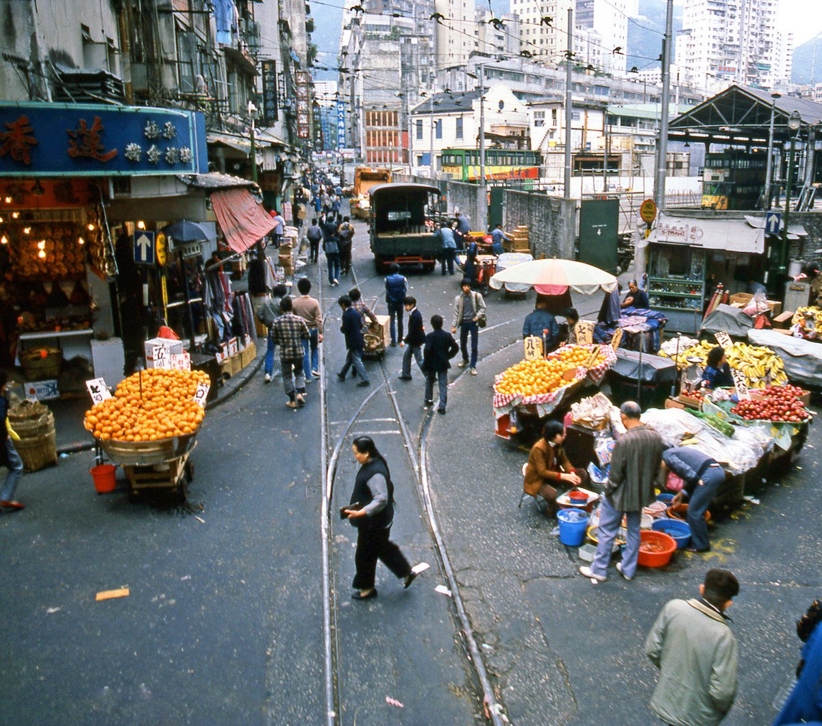 銅鑼灣（Causeway bay Hong Kong 1984)
rapt-plusalpha.com
#香港街景 #土井九郎