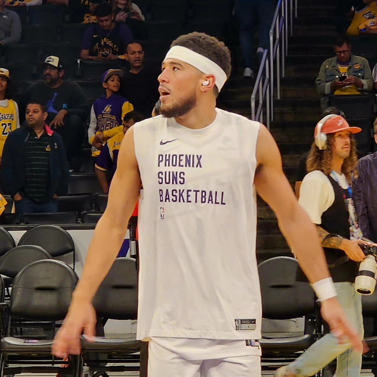 kray1voice's tweet photo. #IST #KORound #PHXVsLAL @suns @DevinBook @KDTrey5 Our #EmmyAwardWinning crew has it covered! Director @badlhoch Producer @sunstv_dave #GraphicsQueen Brianna Jonellis @eddean67 #Replaymachine along with @jumpshot8 @amanda_pflugrad on @arizonasfamily #VegasBaby #cominginhot🔥 https://t.co/GaFOSNRU8g
