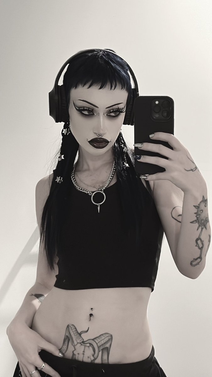 shinygoth666's tweet photo. Hi hey hellllooooooo https://t.co/g6it8Ktke0