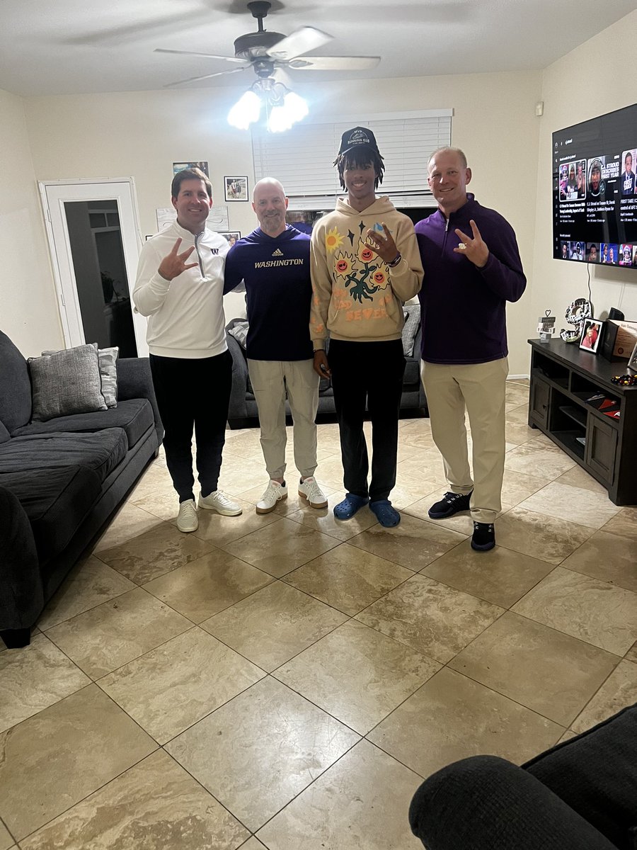Great home visit today with the best coaches in the nation!!! ☔️☔️☔️#PurpleReign @KalenDeBoer @GrubbRyan @NickSheridanUW