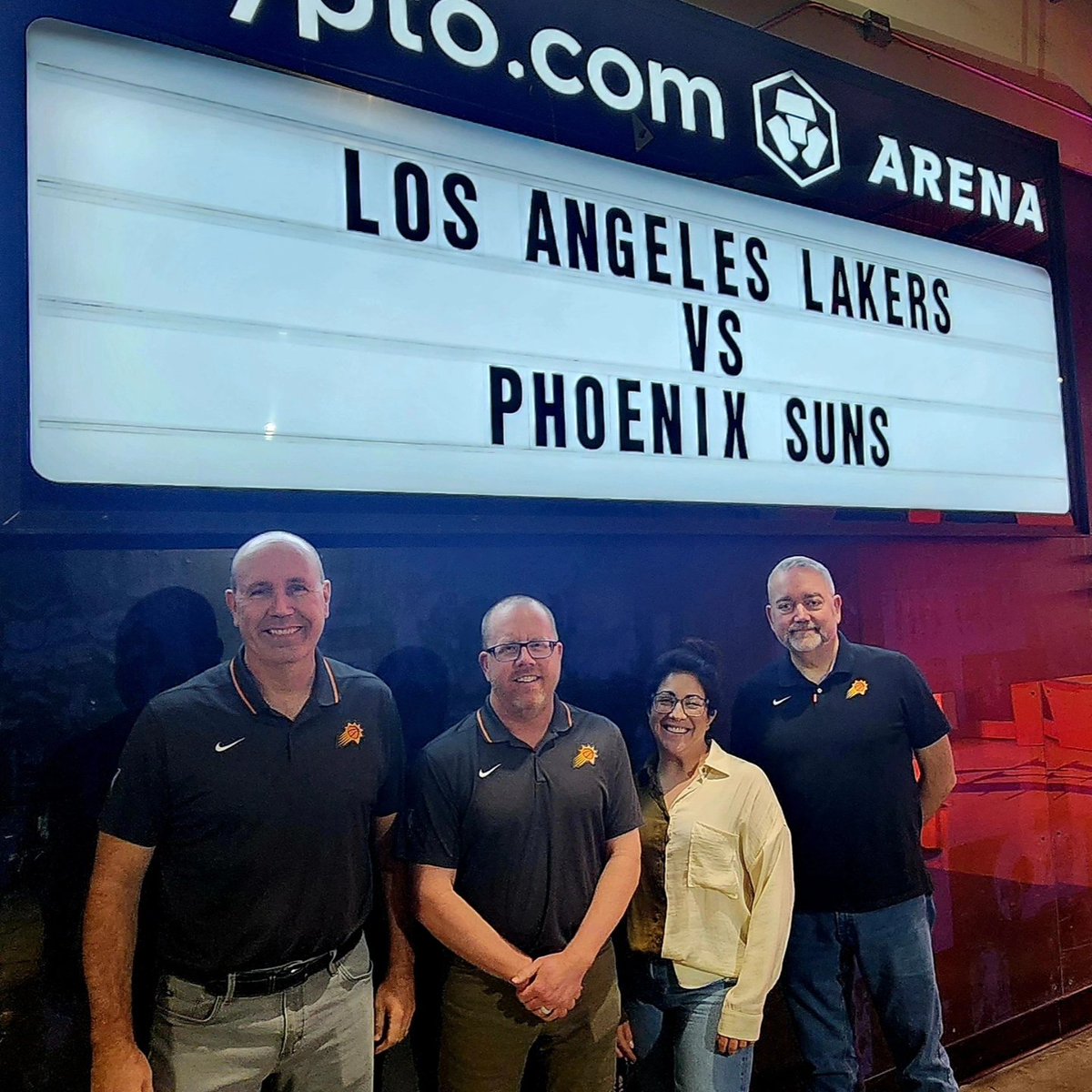 kray1voice's tweet photo. #IST #KORound #PHXVsLAL @suns @DevinBook @KDTrey5 Our #EmmyAwardWinning crew has it covered! Director @badlhoch Producer @sunstv_dave #GraphicsQueen Brianna Jonellis @eddean67 #Replaymachine along with @jumpshot8 @amanda_pflugrad on @arizonasfamily #VegasBaby #ComingInHot https://t.co/eJLPzmyHyT